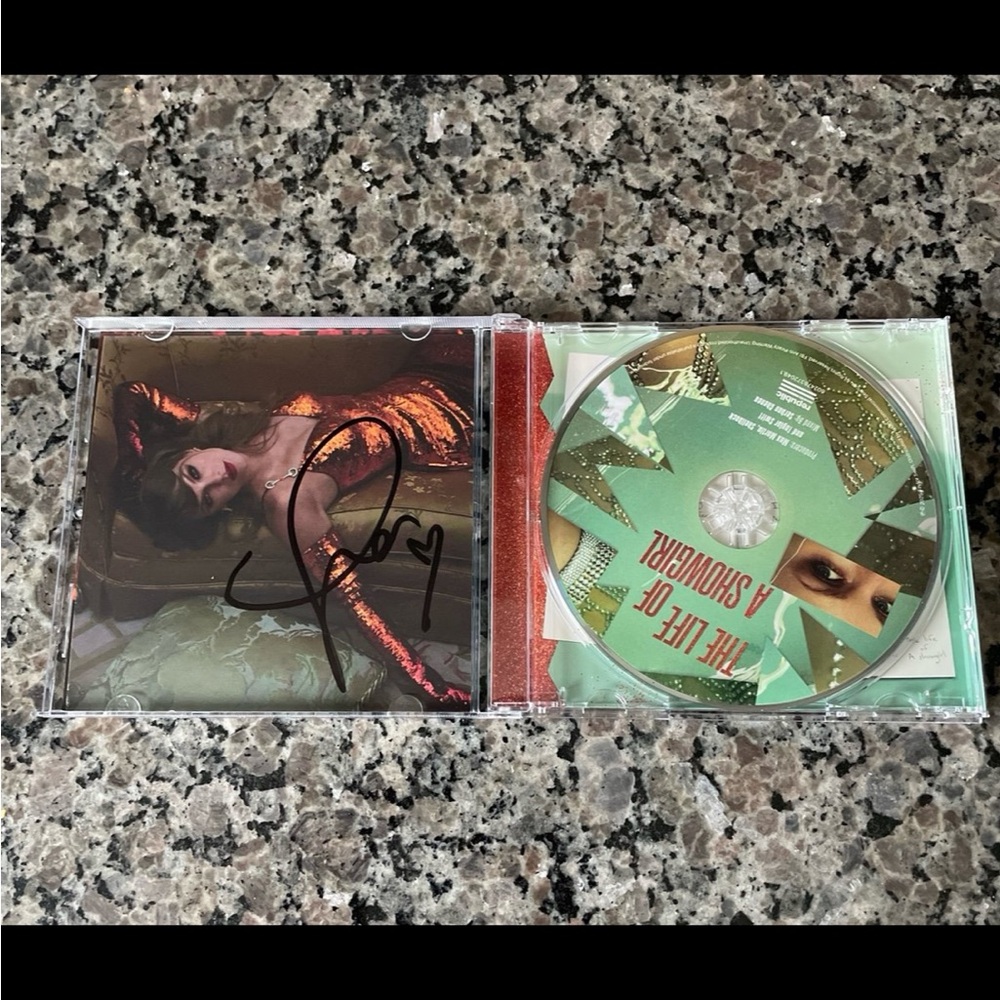 Taylor Swift Signed CD - Picture 2 of 3